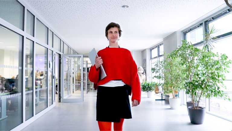 The genetic paradox of invasions: how do small, low-diversity populations succeed?