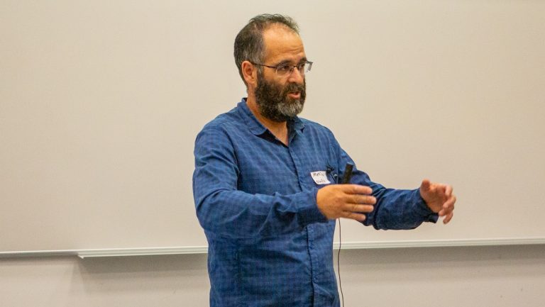 FISC Talks: Dr. Martín A. Núñez - "Biological invasions: lessons from North American trees and their mutualists"